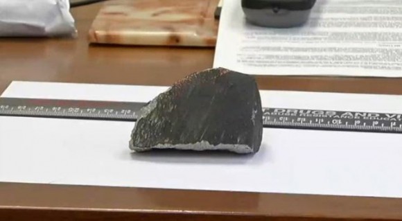 Метеорит падает через крышу дома в Коннектикуте