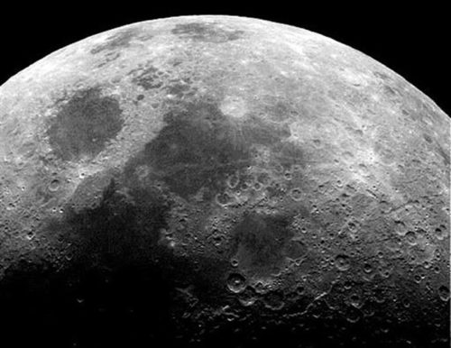 Вода на Луне и Земле пришли из одних и тех же примитивных метеоритов